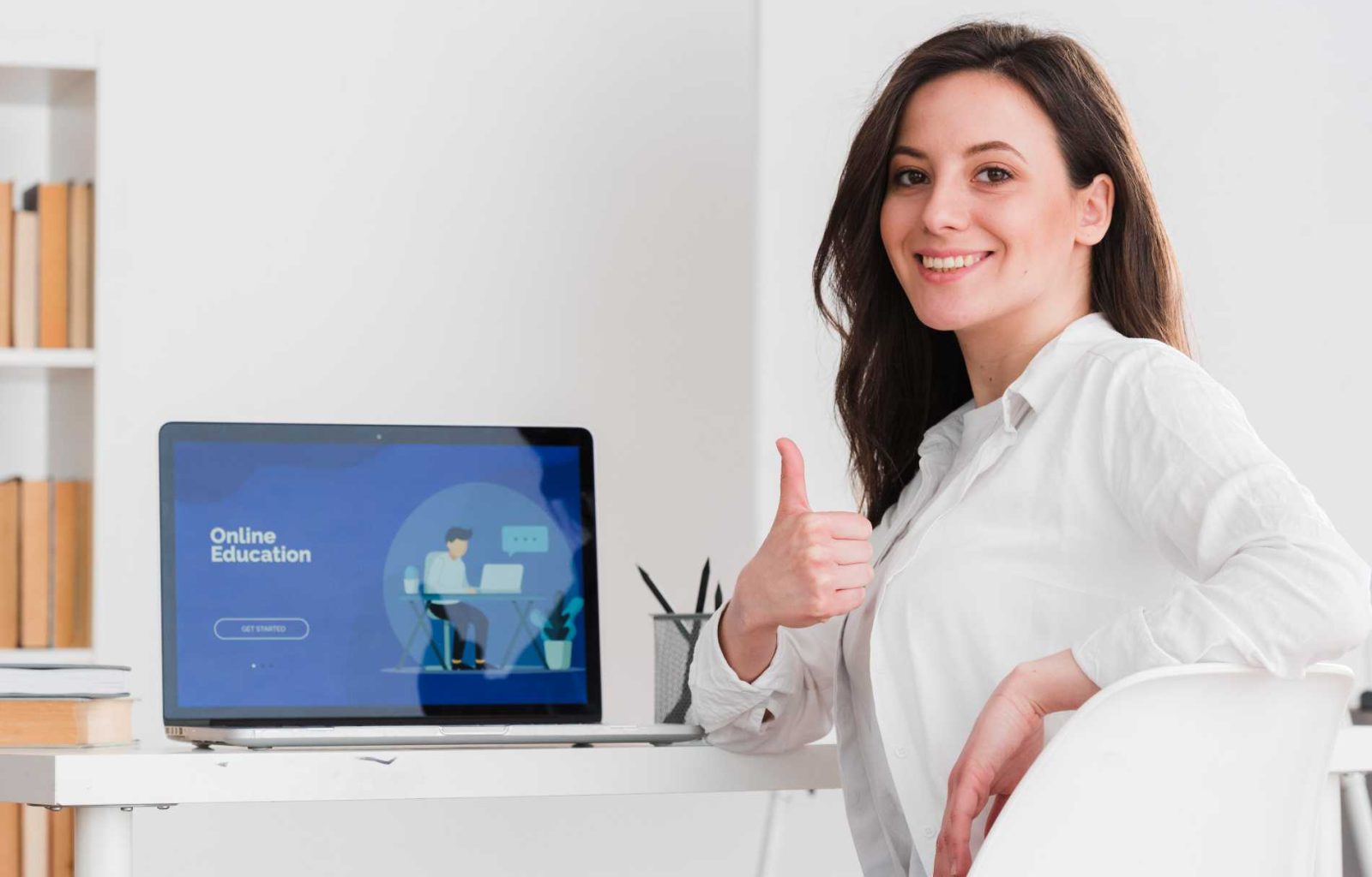 woman-doing-thumbs-up-gesture-e-learning-concept